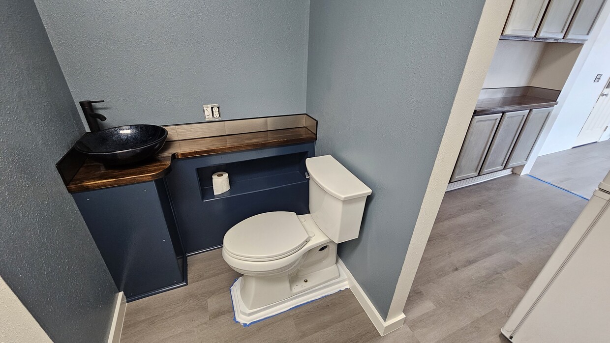 Efficiency bathroom - 501 34th St