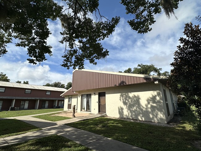 Foto del edificio - Paddock Apartments