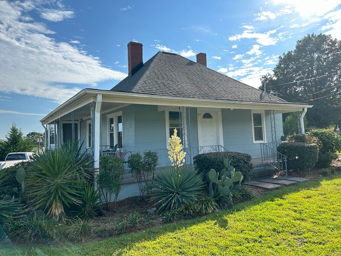 Renovated and Furnished Craft Style Home - 57 Cypress St