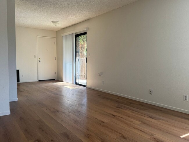 Foto del edificio - 2 Bedrooms, 1.5 Bath Townhouse Style Apart...