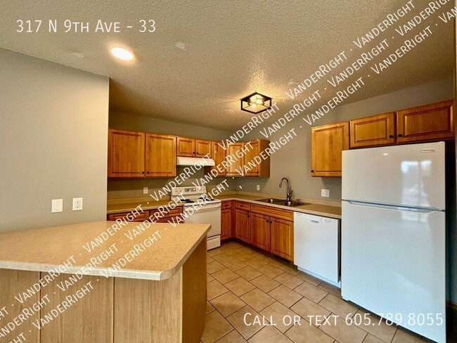 Foto del edificio - Remodeled 2 Bedroom Walk Out Apartment!