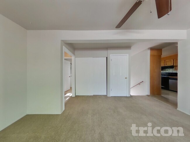 Foto del edificio - 4269 S Bluejay St