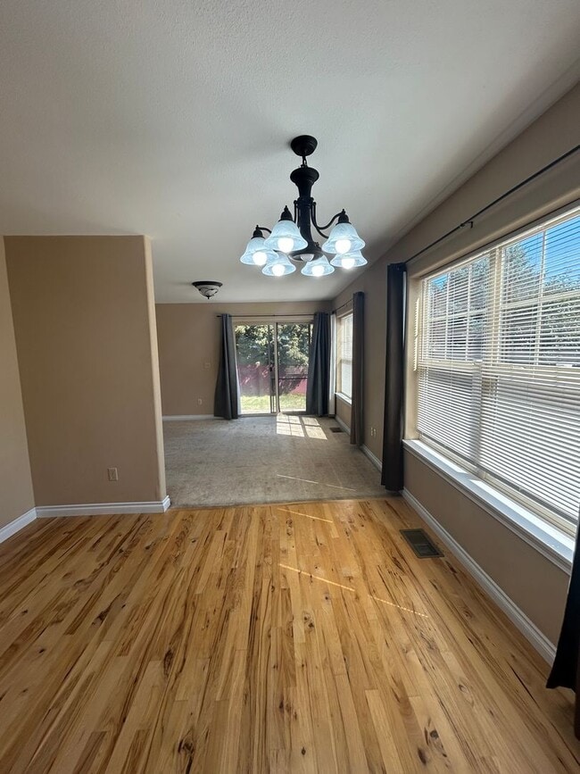 Building Photo - Columbia Falls 3 Bedroom Townhome!