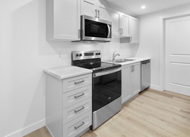 Building Photo - 3014-3169 169 St SW