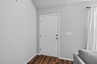 Building Photo - 927 E Swift Dr