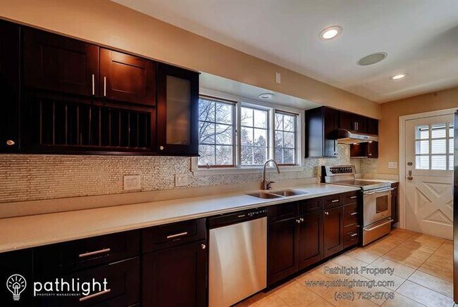 Building Photo - 401 Pleasant St, Woodstock, IL, 60098