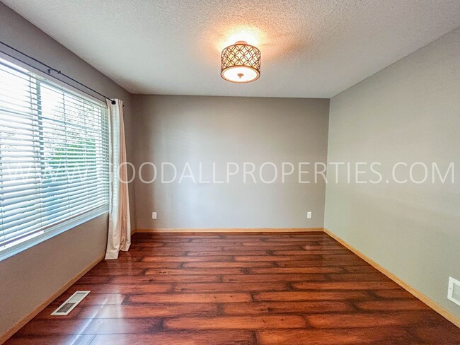 Foto del edificio - 3+ Bedroom 3 Bath fenced backyard partial ...