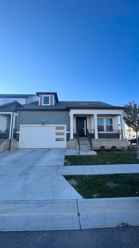 Foto principal - 5 Bedroom/3 Bathroom Townhome in Lehi