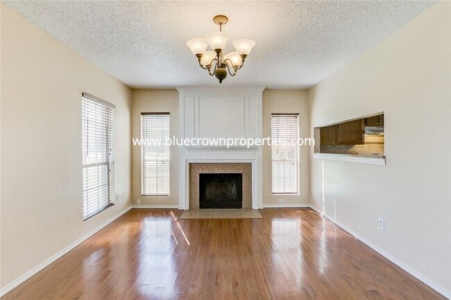 Foto del edificio - 1519 Creek Bank Ln