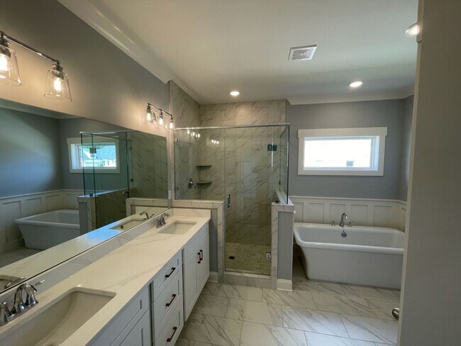 Building Photo - Brand new home located in Silo Square!!