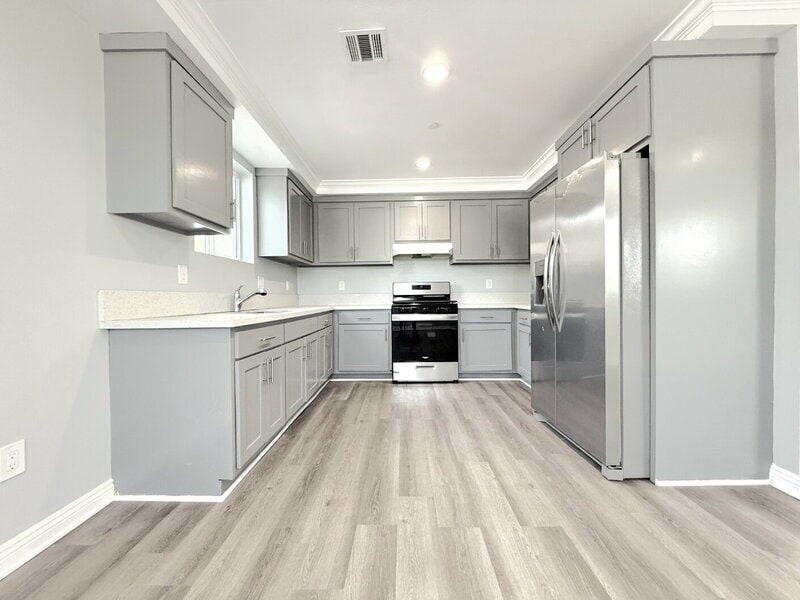 Foto principal - 320 E 55th St