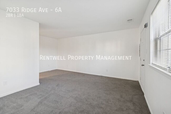 Foto del edificio - 7033 Ridge Ave