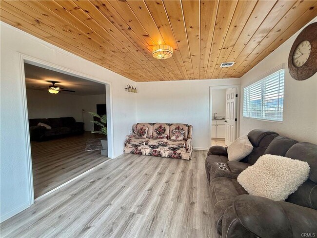 Foto del edificio - 45105 73rd St W