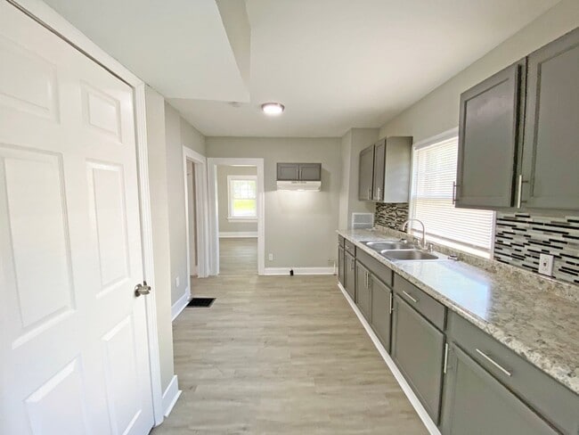 Building Photo - Newly Rehabbed Single Family in Dayton