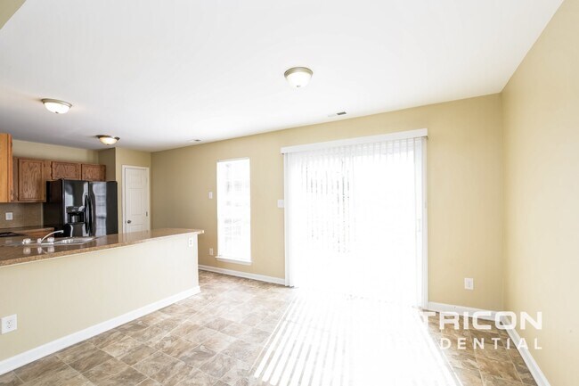 Foto del edificio - 5407 River Falls Dr