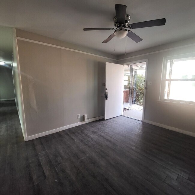 Foto del edificio - 2306 SW 8th Ave