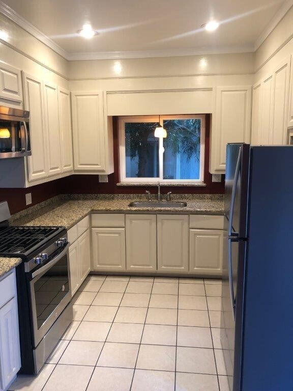 Building Photo - Amazing 3 Bedroom, 2 Bath House, Fully Rem...