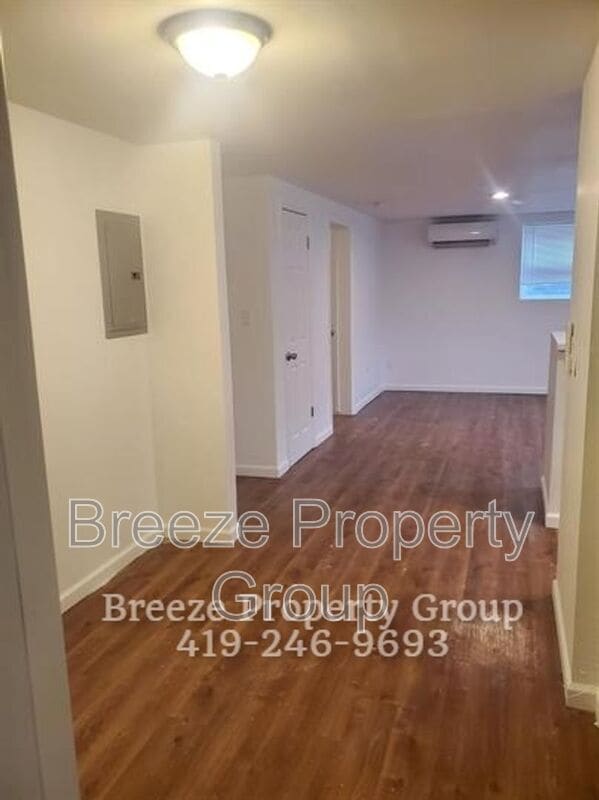 Building Photo - 1945 Ottawa Dr