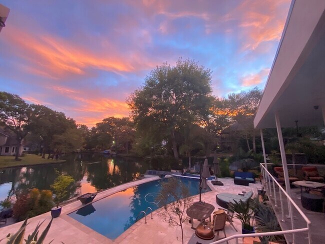 Foto del edificio - 12418 Honeywood Trail