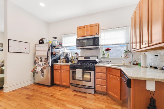 Building Photo - 1148 W Belmont Ave