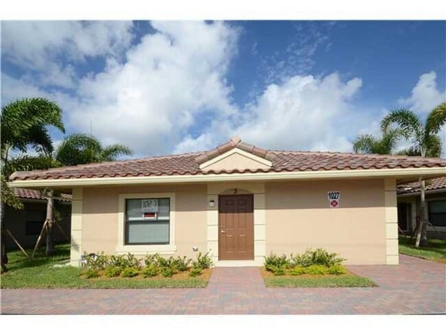 1045 Villas LLC (1027 NE 10th Ave) - 1045 Villas LLC (1027 NE 10th Ave) Apartment