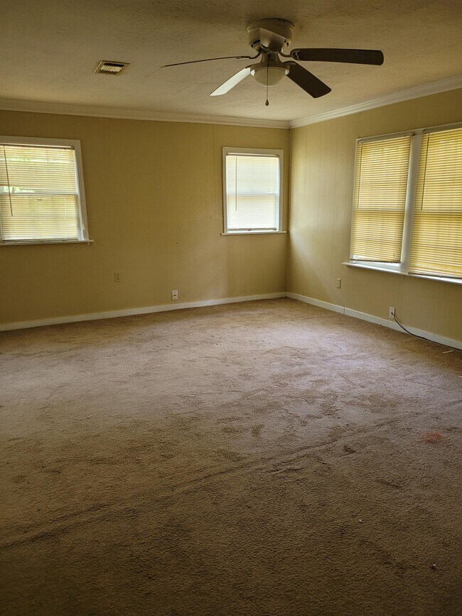 Building Photo - 1455 Bass Ave