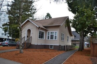 Building Photo - 1471 Villard St