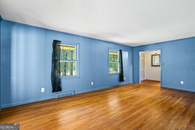 Foto del edificio - 7121 Forest Dr SE