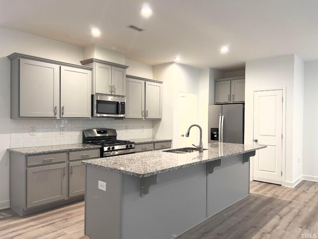 Foto del edificio - 135 Orvis Dr