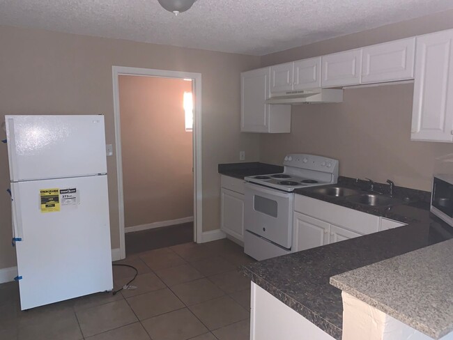 Foto del edificio - RENOVATED 3 BEDROOM 1 BATH HOME, TAMPA FL