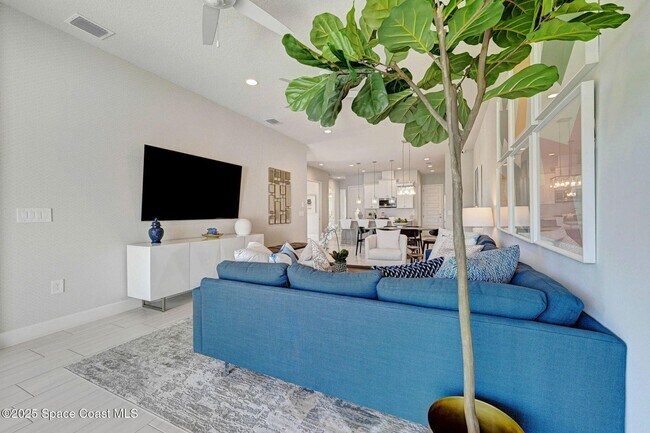 Foto del edificio - Former MODEL HOME with amazing lake view!