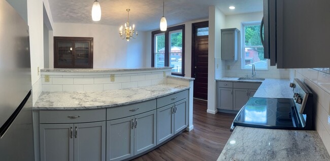 Building Photo - Newly Remodeled 2 Bedroom House