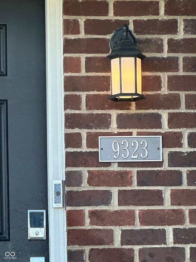 Foto del edificio - 9323 Clarendon Dr