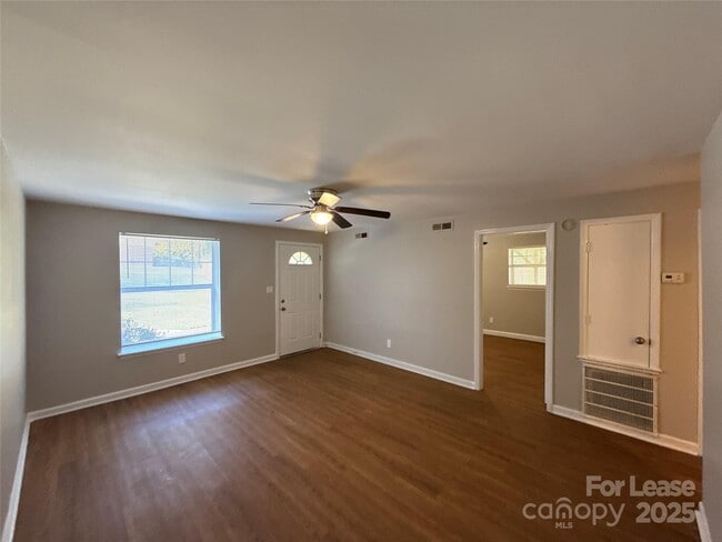 Foto del edificio - 409 Hawley Ave