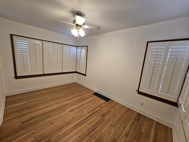 Foto del edificio - 310 Genoa Rd