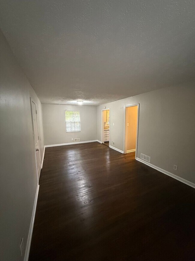 Foto del edificio - 4 Bed, 2 Bath Ranch Home in Atlanta!!