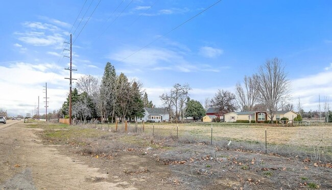 Foto del edificio - Country living, close to town!!!