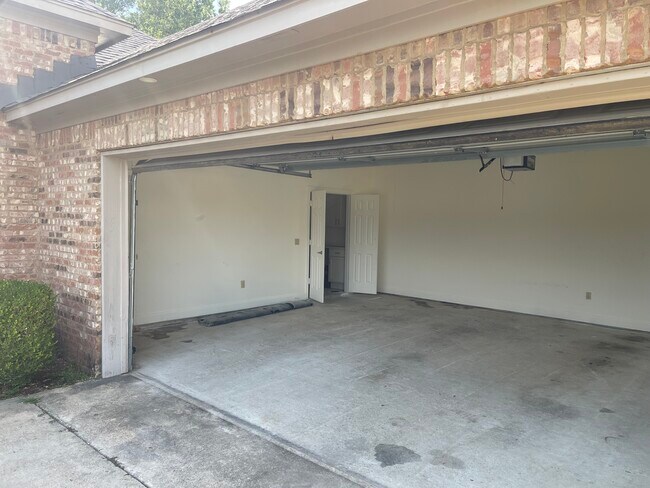 Building Photo - 219 Brigade Ave
