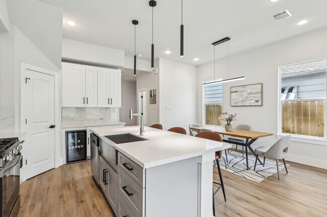 Foto del edificio - 3722 Nathaniel Brown St