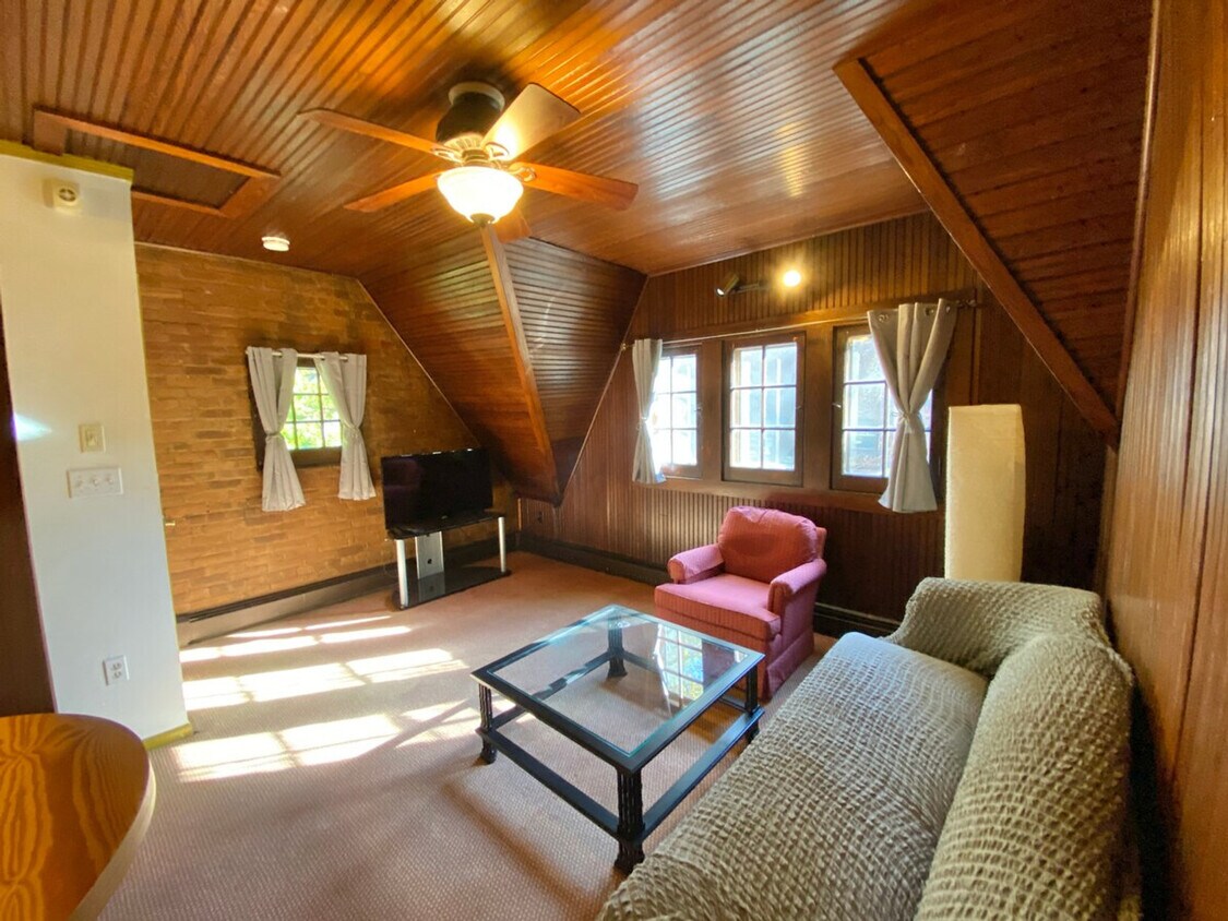 Primary Photo - 2632 Wellington Rd