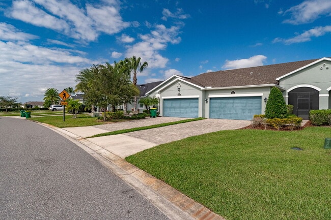 Foto del edificio - 3/2 townhome in desirable Loren Cove!