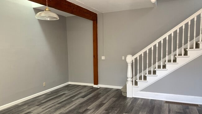 Building Photo - 1211 E Denny Way