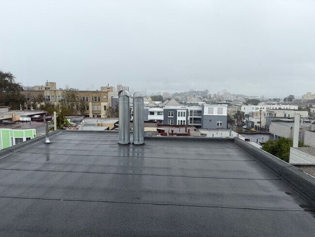 Foto del edificio - Cool Pad Near USF with Fantastic City Views**