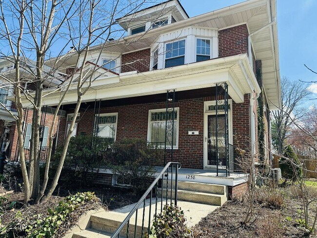 Foto del edificio - 1258 Girard Ave