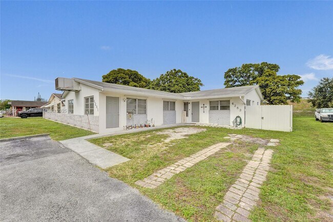 Foto del edificio - 6283 Sherman St