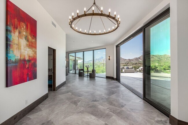 Foto del edificio - 5655 Camelback Canyon Dr