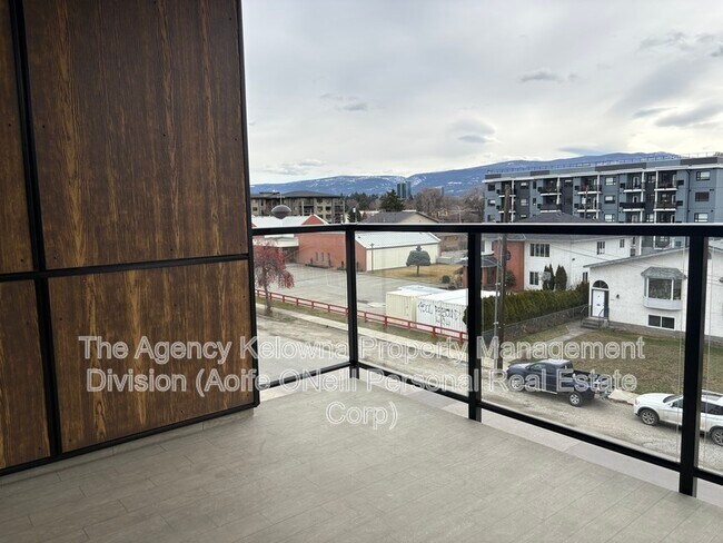 Photo du bâtiment - 1036 Coronation Ave