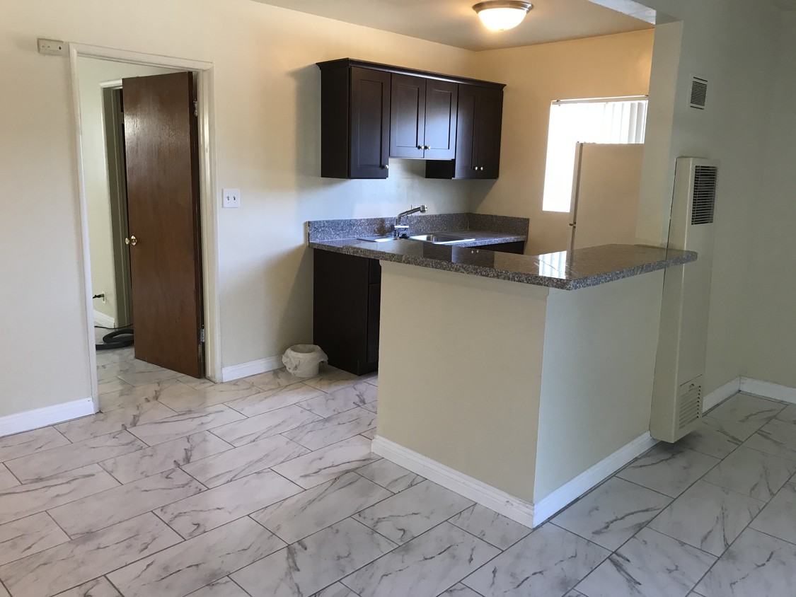 Kitchen - 717 E Santa Fe Ave