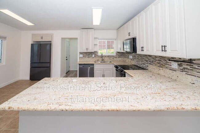 Building Photo - 346 Inkopah St