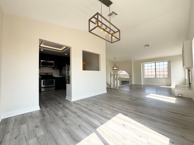 Building Photo - AVAILABLE NOW!!! 4 Bed/ 3 Bath Home with P...